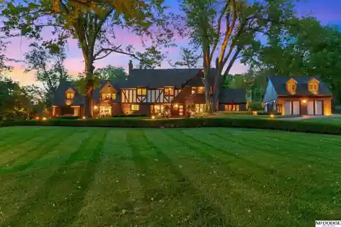 Refined Estate in Prestigious Fairacres