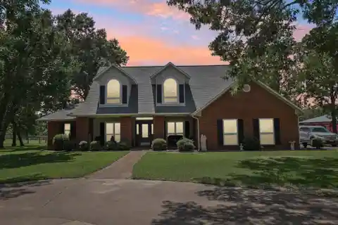 Your 31-Acre Equestrian Paradise