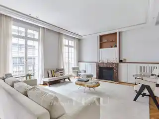 Sophisticated Flat Moments from Parc Monceau