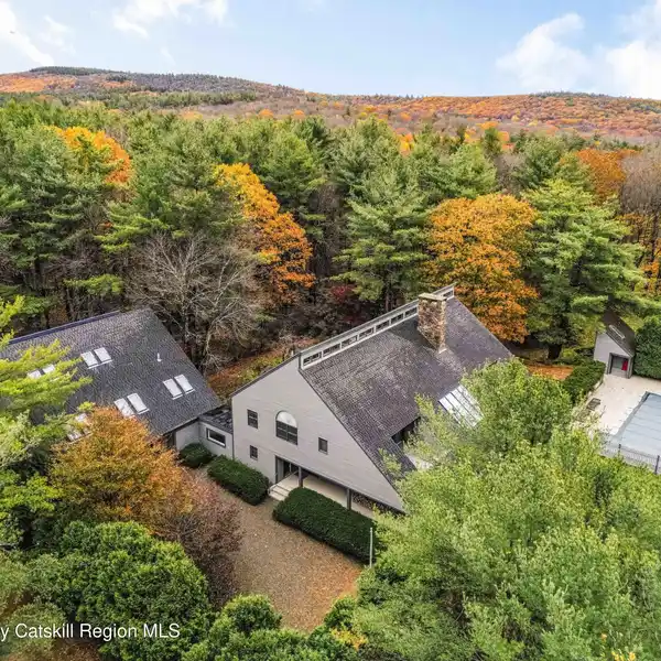 ONE-OF-A-KIND HUDSON VALLEY ESTATE WITH PANORAMIC MOUNTAIN VIEWS