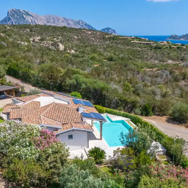 ELEGANT RETREAT WITH BREATHTAKING SEA VIEWS
