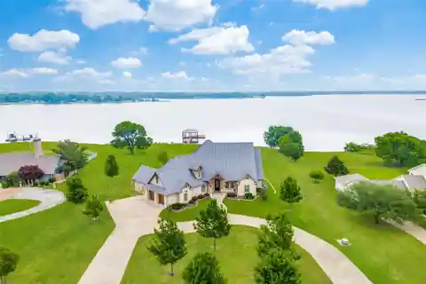 Stunning Custom-built Lakefront Residence