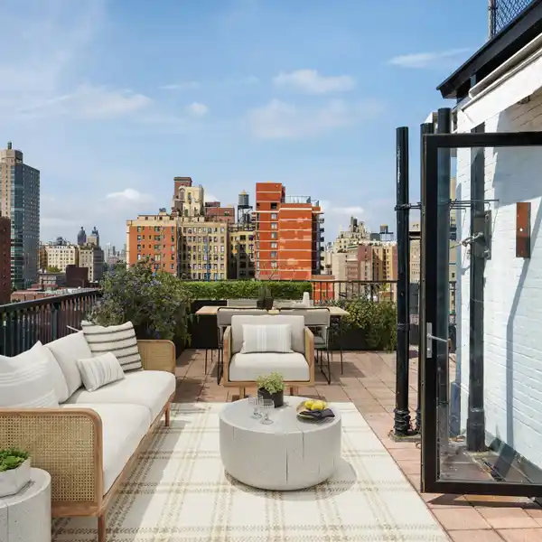 DUPLEX HOME WITH AN INCREDIBLE TERRACE