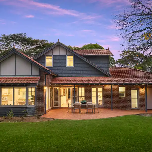 STUNNING DOUBLE BRICK AND SANDSTONE HOME