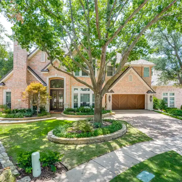 TWO-STORY REMODEL WITH HARDWOOD FLOORS THROUGHOUT