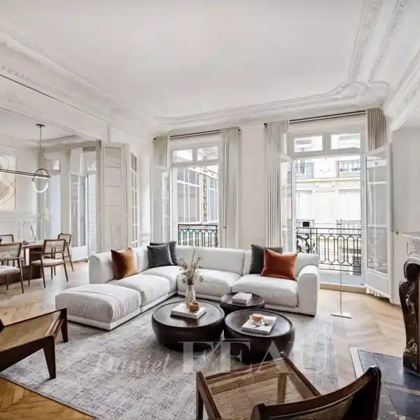 SPACIOUS APARTMENT IN PLAINE MONCEAU