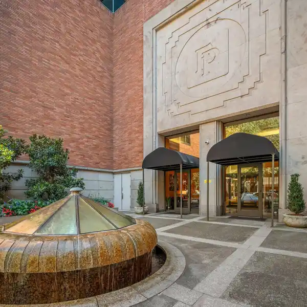 PENTHOUSE LIVING IN PORTLAND'S MOST ICONIC BUILDING