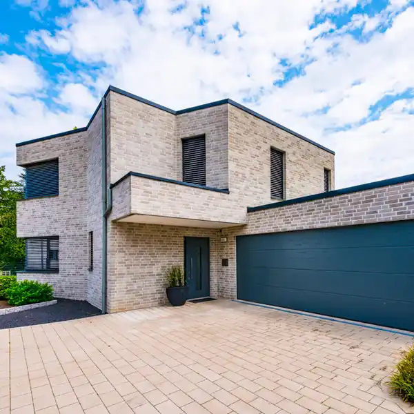 PRESTIGIOUS ENERGY-EFFICIENT MODERN PROPERTY