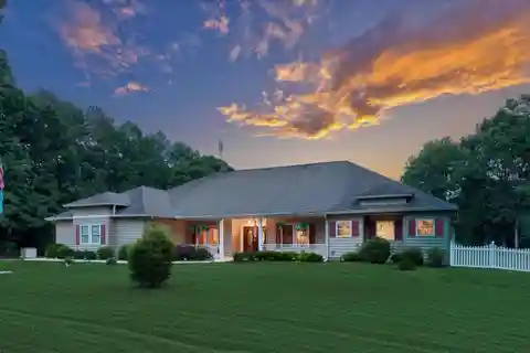 Custom Farmette Oasis with Endless Possibilities