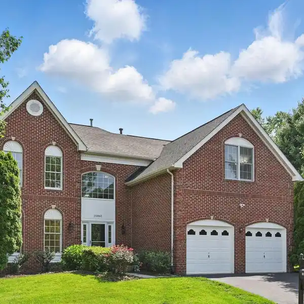 ELEGANT ENTERTAINER’S DREAM WITH PRIVATE OASIS