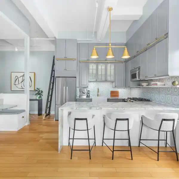 SUN-SPLASHED LOFT ON A SEMI-PRIVATE FLOOR