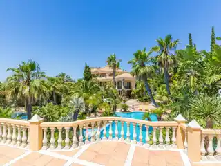 Gorgeous Villa with Pool and Tennis Court
