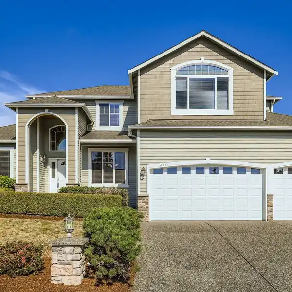 SPACIOUS HOME IN PRIME LOCATION