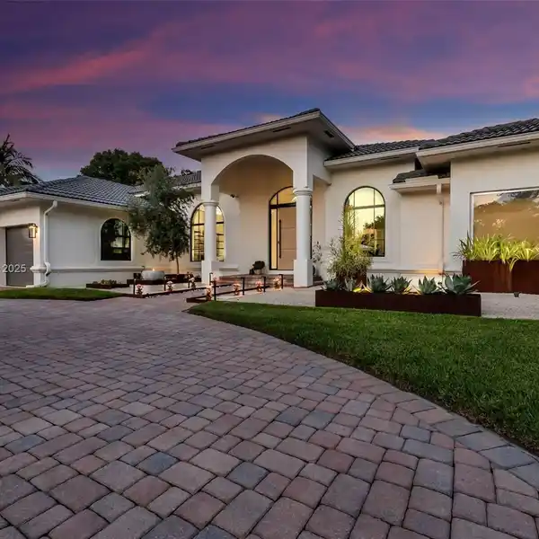 FULLY RENOVATED SINGLE-STORY HOME IN WESTRIDGE