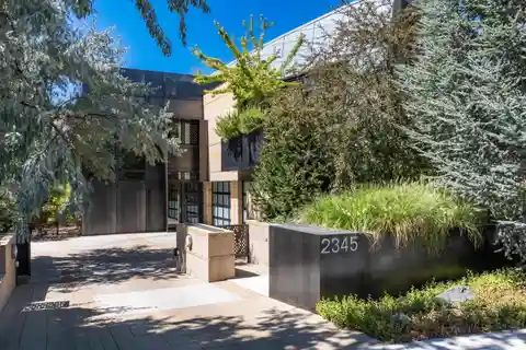 Architecturally Significant Home in Beautiful Natural Surroundings