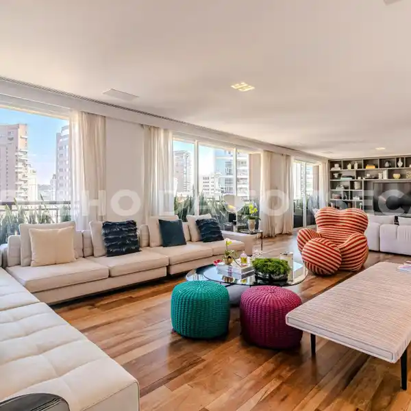 GORGEOUS PENTHOUSE IN A SOUGHT-AFTER LOCATION