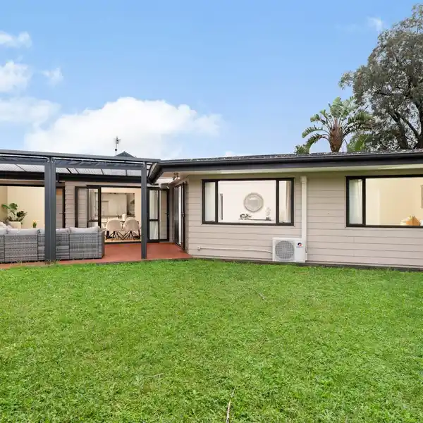 IMMACULATELY PRESENTED SINGLE-LEVEL HOME FROM THE 1970S