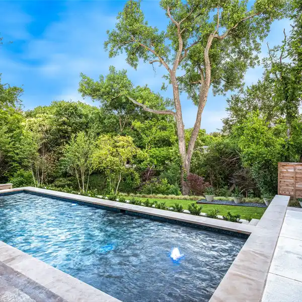 ELEGANCE AND MODERN CONVENIENCE IN A QUIET ESTATE LOCATION