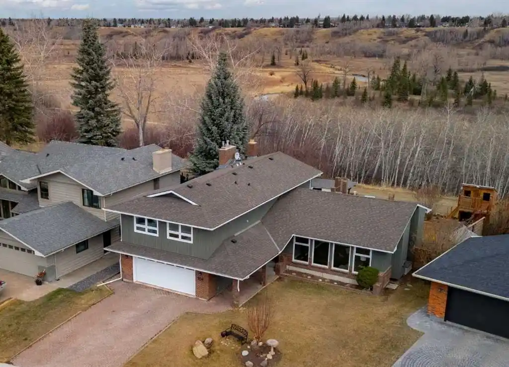 Beautifully Renovated Home in the Lake Community of Midnapore