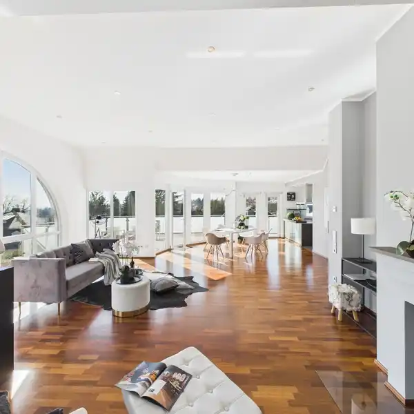 ELEGANT AND FUNCTIONAL PENTHOUSE MAISONETTE