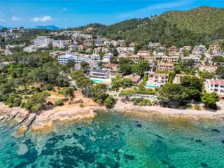 Exceptional Frontline Sea Villa
