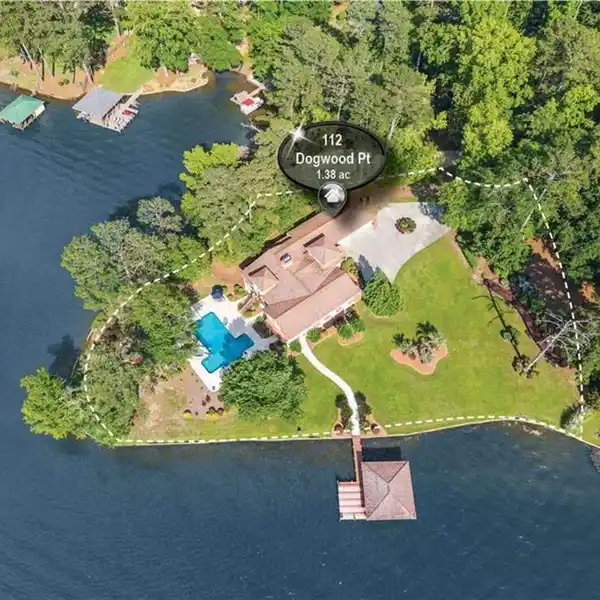 MEDITERRANEAN-INSPIRED LAKEFRONT RETREAT