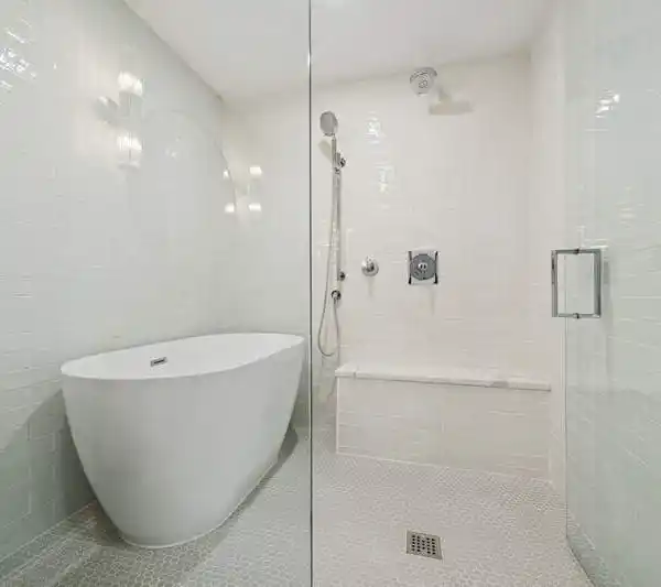 WIDE TOWNHOUSE IN EAST LINCOLN PARK