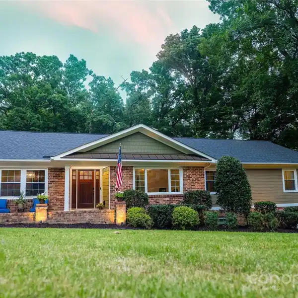 UPDATED CLASSIC RANCH IN SOUGHT-AFTER ROBINSON WOODS