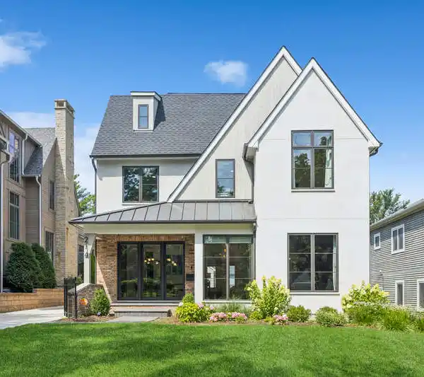MODERN LUXURY MEETS ARTISANAL CHARM IN HINSDALE