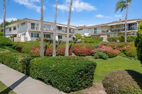 Rare Ground Level Condo in Villa Constance North