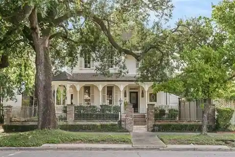 Stunning Victorian in the Golden Rectangle