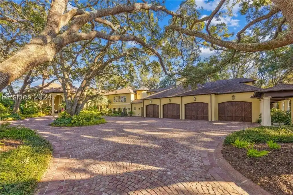 Private Acre-plus Oasis in Port Royal Plantation