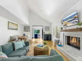 Stylish Contemporary Home Bordering Wildlife Sanctuary