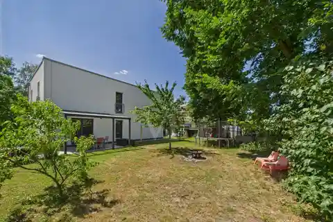 Modern Bauhaus-Style Town Villa