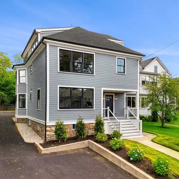 METICULOUSLY RENOVATED HOME IN A VIBRANT COMMUNITY