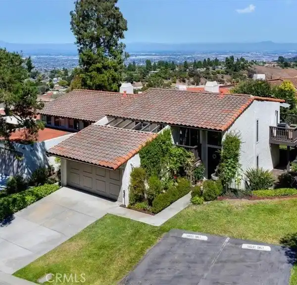 TURNKEY PALOS VERDES TOWNHOME WITH OVERSIZED DECK
