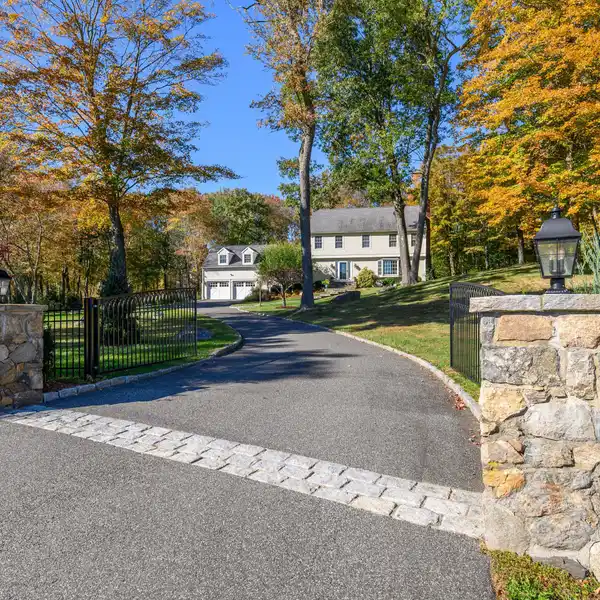 EXPANSIVE DECK AND SCREENED PORCH BLISS