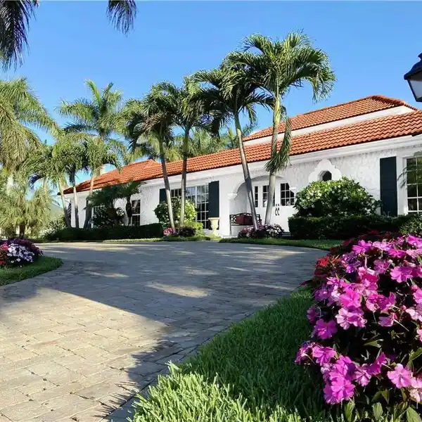 PALM BEACH STYLE HOME IN A DESIRABLE PARK SHORE LOCATION