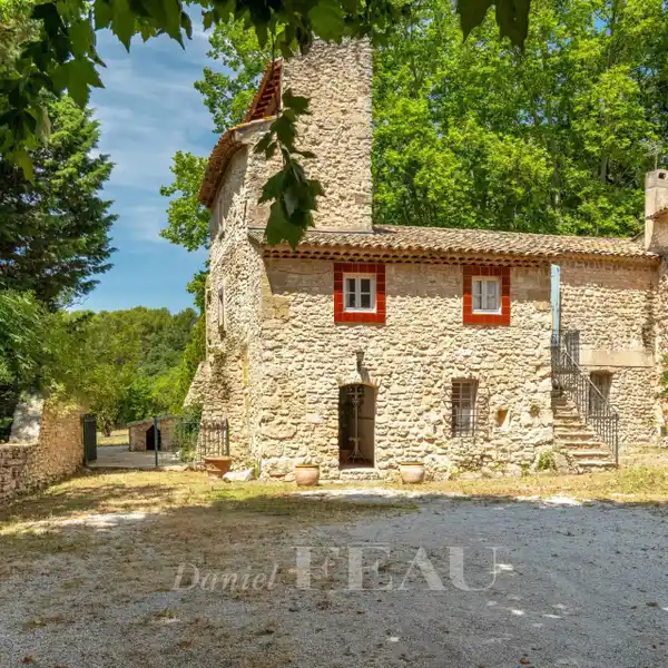 EXPANSIVE STONE CHATEAU
