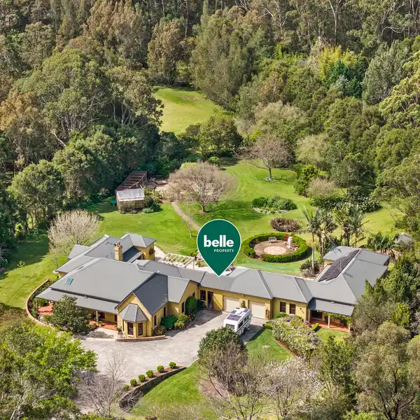 EXPANSIVE COUNTRY MANOR