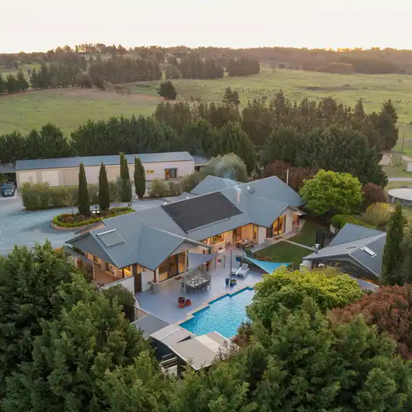 THE PERFECT BLEND OF COUNTRY CHARM AND LUXURY LIVING