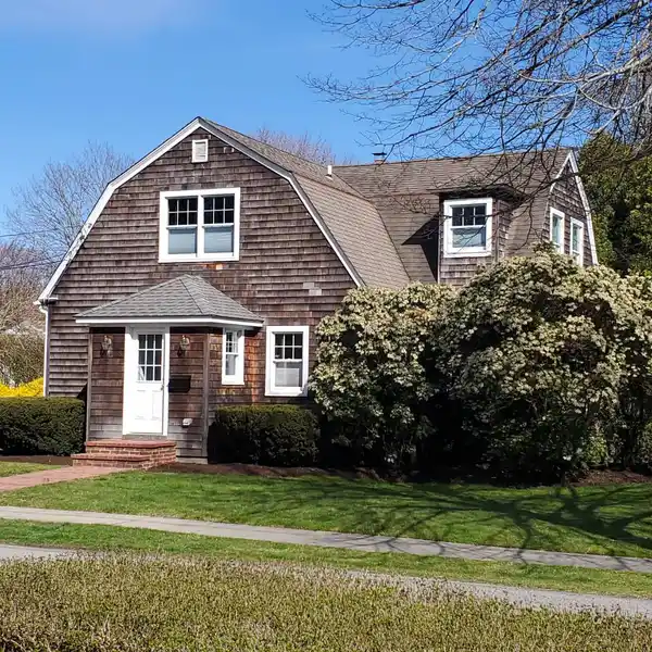 HANDSOME TRADITIONAL RESIDENCE IN EAST HAMPTON VILLAGE