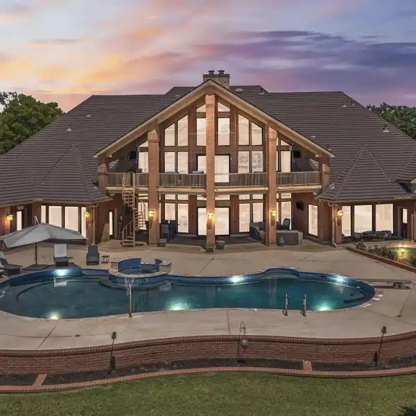 THE CROWN JEWEL OF LAKE CONROE