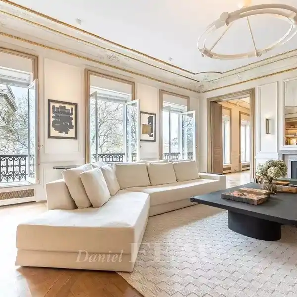 EXCEPTIONAL DUPLEX APARTMENT