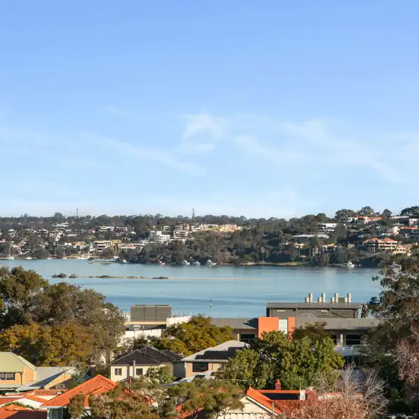 PRESTIGIOUS TOP-FLOOR PENTHOUSE