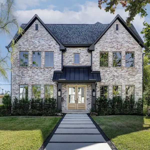 CUSTOM BUILD WITH DESIGNER ELEGANCE