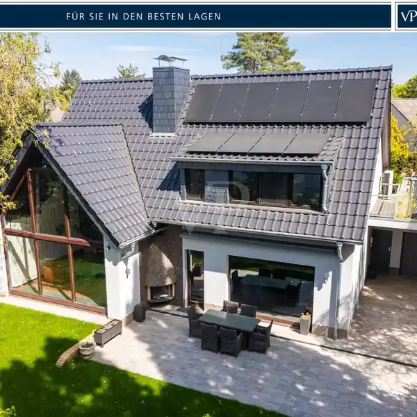 EXCEPTIONAL AND ENERGY-EFFICIENT ARCHITECT'S HOME