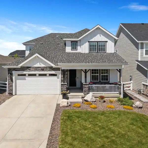 BEAUTIFULLY MAINTAINED RESIDENCE ON A CHARMING CUL-DE-SAC