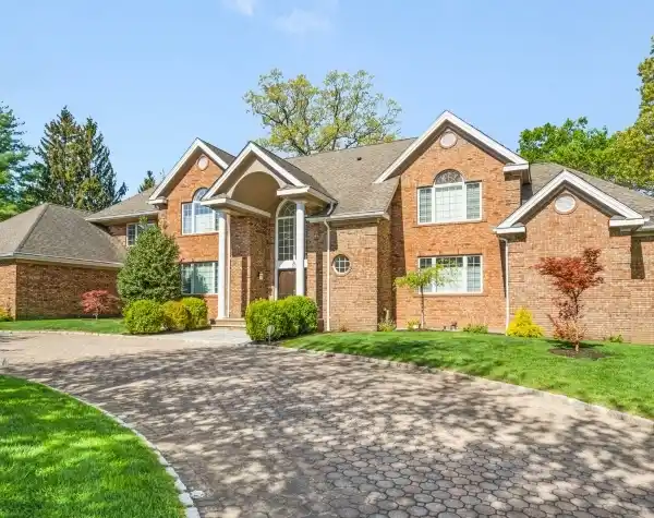 SPECTACULAR CUSTOM OPEN-CONCEPT HOME
