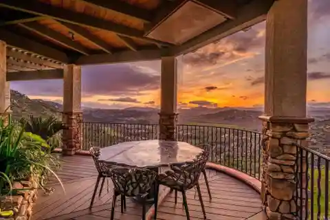 Breathtaking 16-Acre Retreat